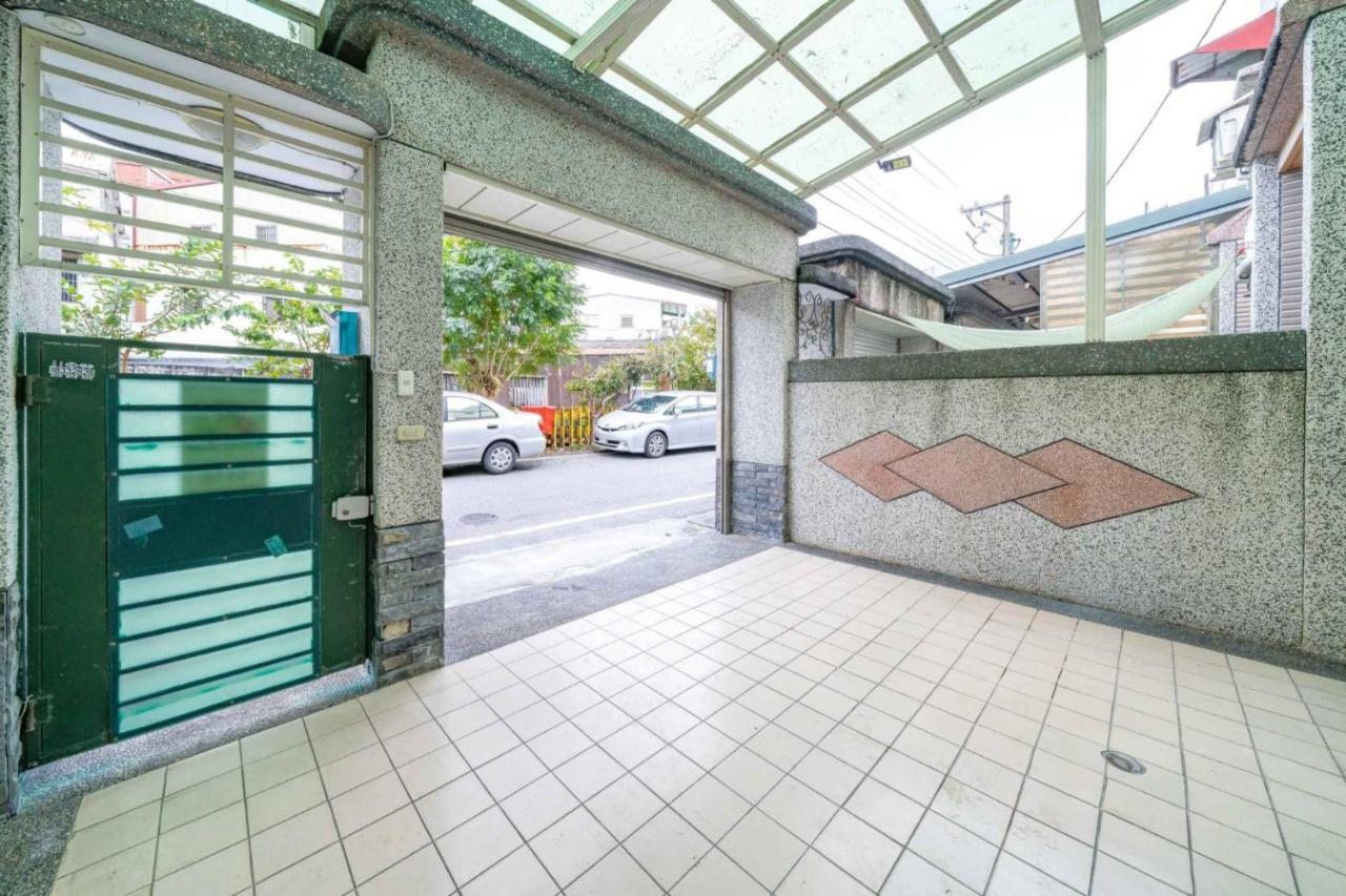 花蓮包棟彩色窩民宿 溜滑梯 烤肉唱歌 電動麻將 近東大門 Kota Hualien Bagian luar foto